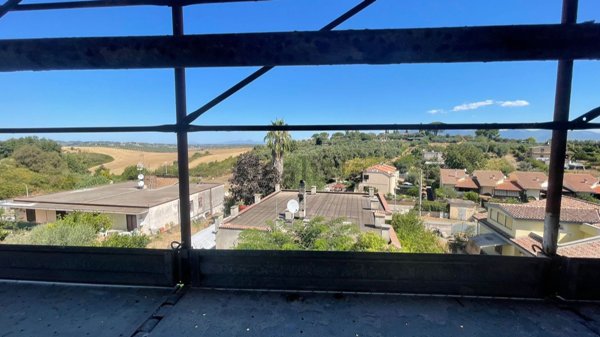 appartamento in vendita a Guidonia Montecelio in zona Marco Simone