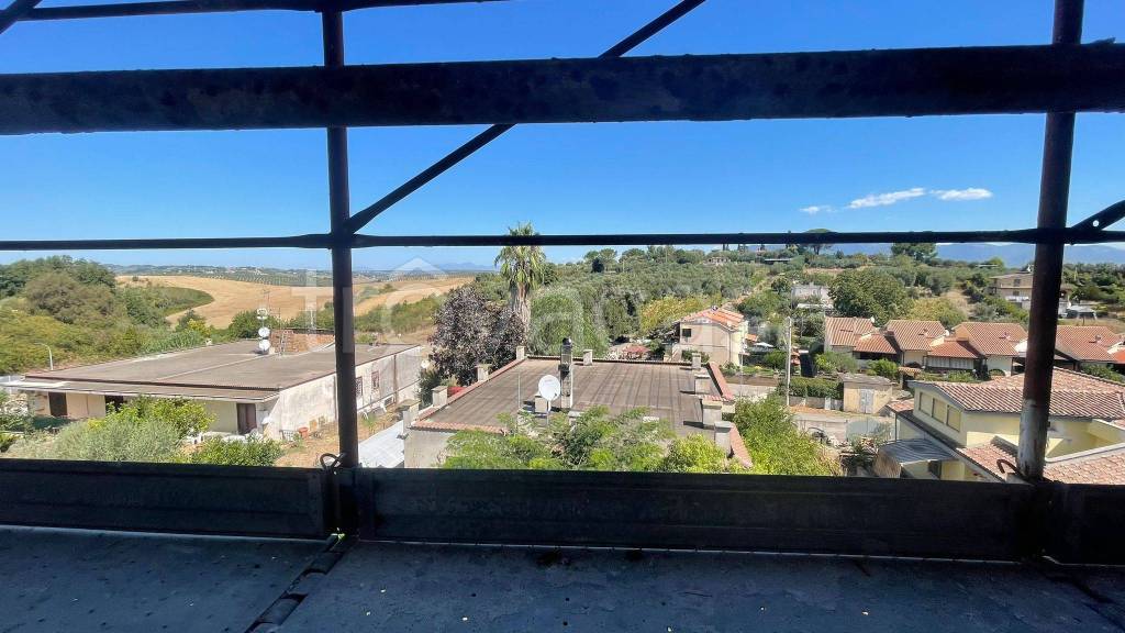 appartamento in vendita a Guidonia Montecelio in zona Marco Simone