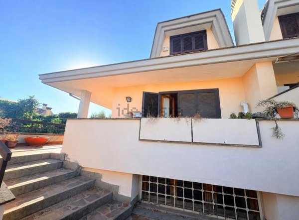 casa indipendente in vendita a Guidonia Montecelio in zona Colleverde