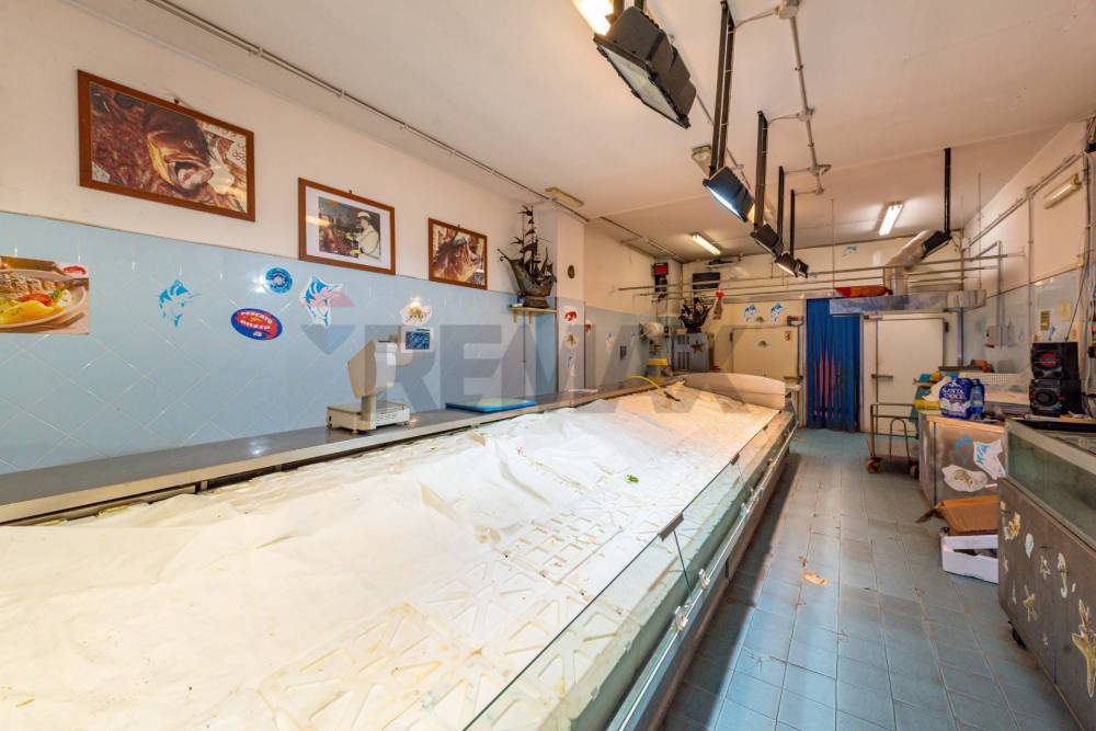 locale commerciale in vendita a Guidonia Montecelio