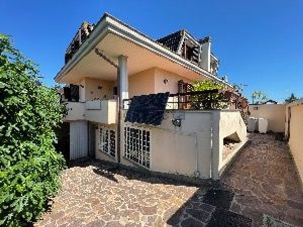casa indipendente in vendita a Guidonia Montecelio in zona Colleverde