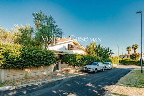 casa indipendente in vendita a Guidonia Montecelio in zona Colleverde