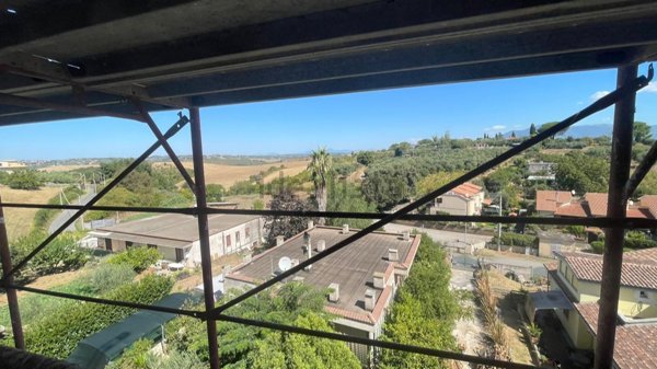 appartamento in vendita a Guidonia Montecelio in zona Marco Simone