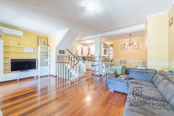 casa indipendente in vendita a Guidonia Montecelio in zona Marco Simone