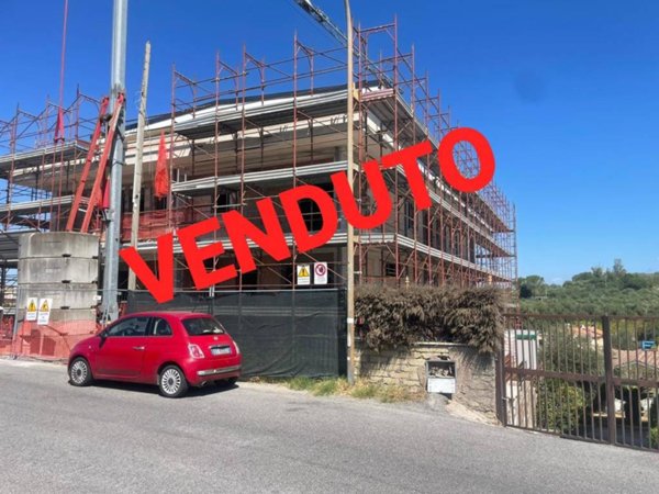 appartamento in vendita a Guidonia Montecelio in zona Marco Simone