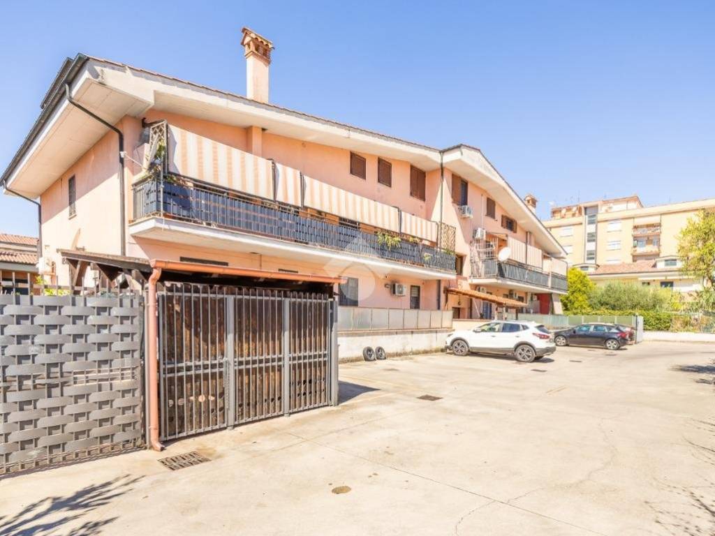 appartamento in vendita a Guidonia Montecelio in zona La Botte