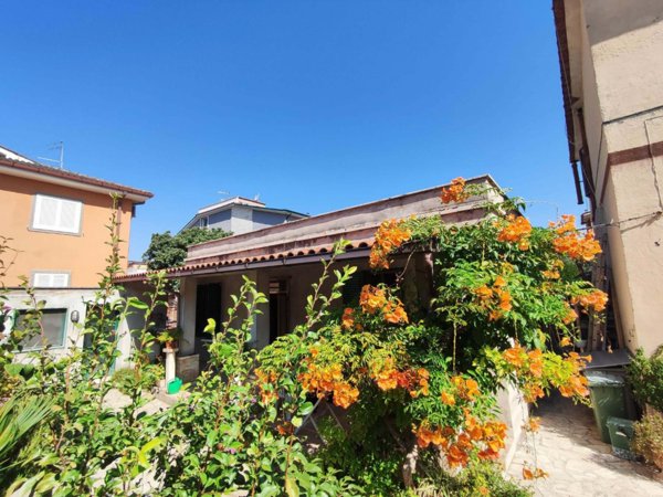 casa indipendente in vendita a Guidonia Montecelio in zona La Botte