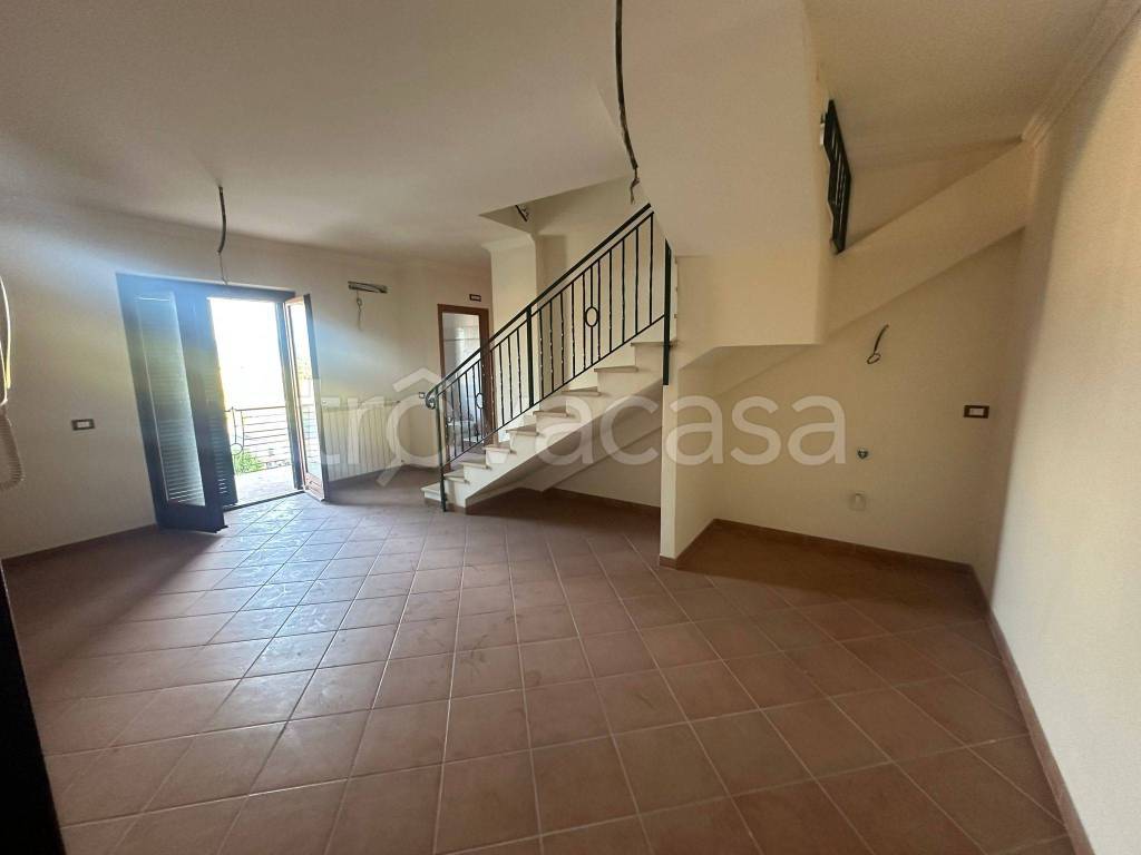 appartamento in vendita a Guidonia Montecelio in zona Pichini