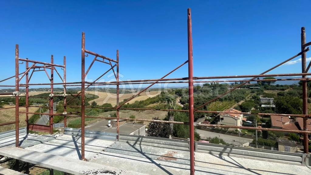 appartamento in vendita a Guidonia Montecelio in zona Marco Simone