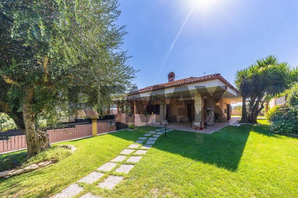 casa indipendente in vendita a Guidonia Montecelio in zona Colleverde