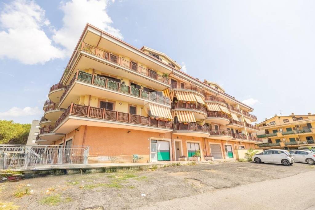 appartamento in vendita a Guidonia Montecelio in zona Guidonia