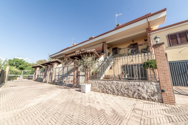 casa indipendente in vendita a Guidonia Montecelio in zona Marco Simone