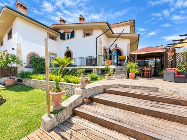 casa indipendente in vendita a Guidonia Montecelio in zona Marco Simone