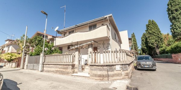 casa indipendente in vendita a Guidonia Montecelio in zona La Botte