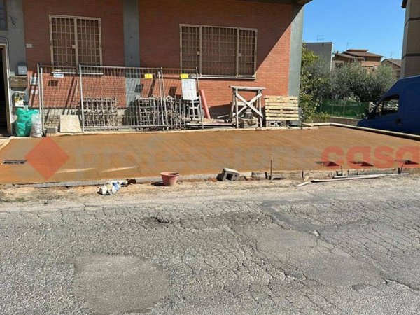 box auto in vendita a Guidonia Montecelio in zona Guidonia