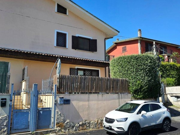 casa indipendente in vendita a Guidonia Montecelio in zona Pichini