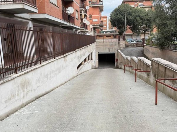 box auto in vendita a Guidonia Montecelio in zona La Botte