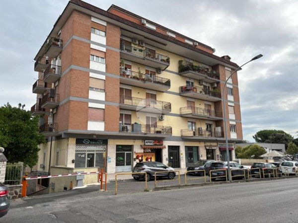 box auto in vendita a Guidonia Montecelio in zona Guidonia