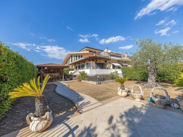 casa indipendente in vendita a Guidonia Montecelio in zona Setteville