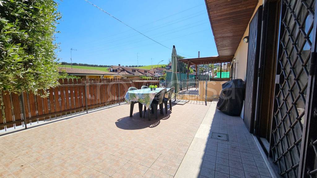 casa indipendente in vendita a Guidonia Montecelio in zona Pichini