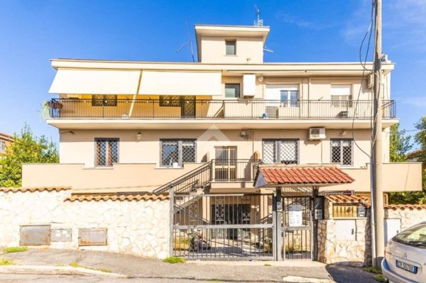 appartamento in vendita a Guidonia Montecelio in zona Marco Simone