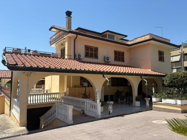 casa indipendente in vendita a Guidonia Montecelio in zona Guidonia