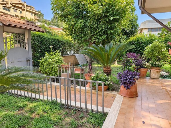 casa indipendente in vendita a Guidonia Montecelio in zona Marco Simone