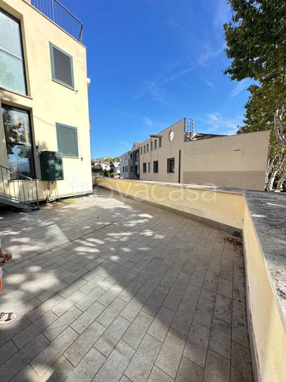 appartamento in vendita a Guidonia Montecelio in zona Guidonia
