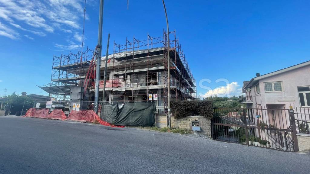 appartamento in vendita a Guidonia Montecelio in zona Marco Simone