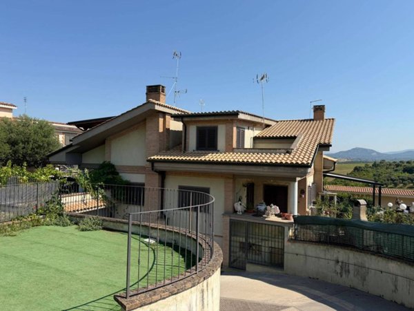 casa indipendente in vendita a Guidonia Montecelio in zona Marco Simone