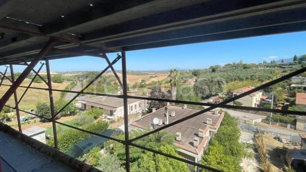 appartamento in vendita a Guidonia Montecelio in zona Marco Simone