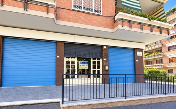 locale commerciale in vendita a Guidonia Montecelio in zona Colleverde