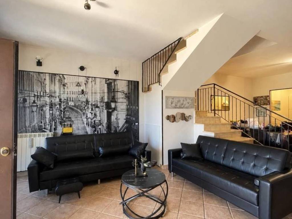 casa indipendente in vendita a Guidonia Montecelio in zona Marco Simone