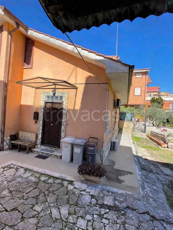 appartamento in vendita a Guidonia Montecelio in zona Villalba