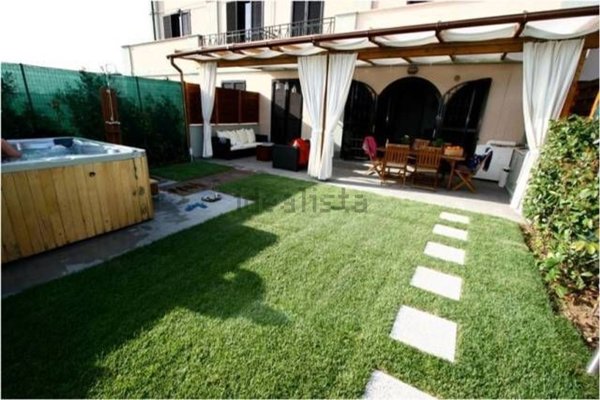 appartamento in vendita a Guidonia Montecelio in zona Marco Simone
