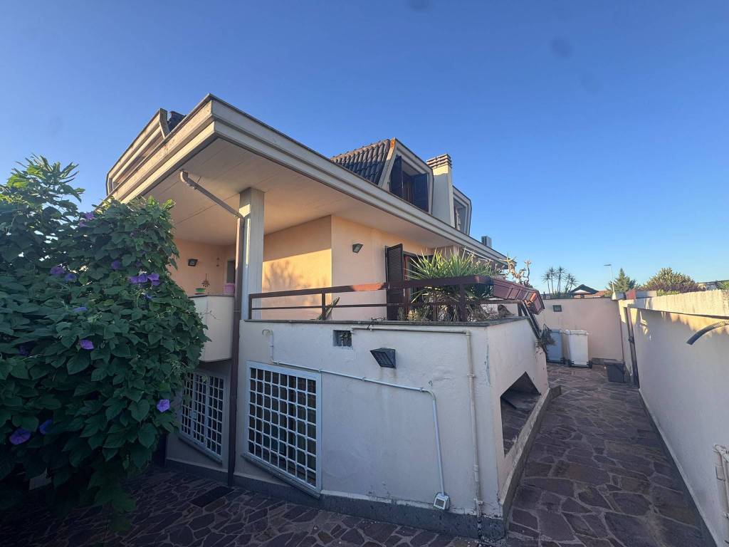 casa indipendente in vendita a Guidonia Montecelio in zona Colleverde