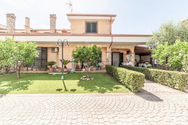 casa indipendente in vendita a Guidonia Montecelio in zona Marco Simone