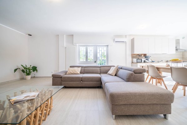 casa indipendente in vendita a Guidonia Montecelio in zona Colleverde