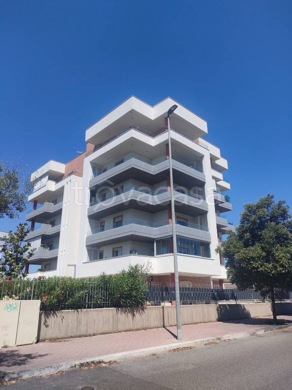appartamento in vendita a Guidonia Montecelio in zona Colle Fiorito