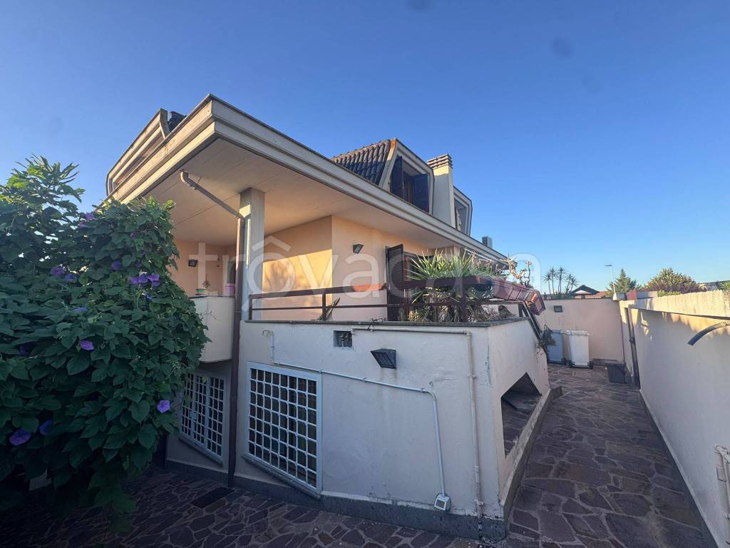 casa indipendente in vendita a Guidonia Montecelio in zona Colleverde