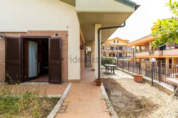 casa indipendente in vendita a Guidonia Montecelio in zona Pichini
