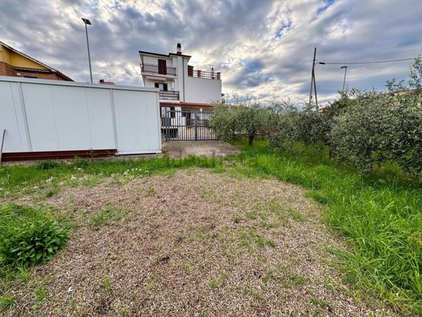 terreno in vendita a Guidonia Montecelio in zona Colle Fiorito