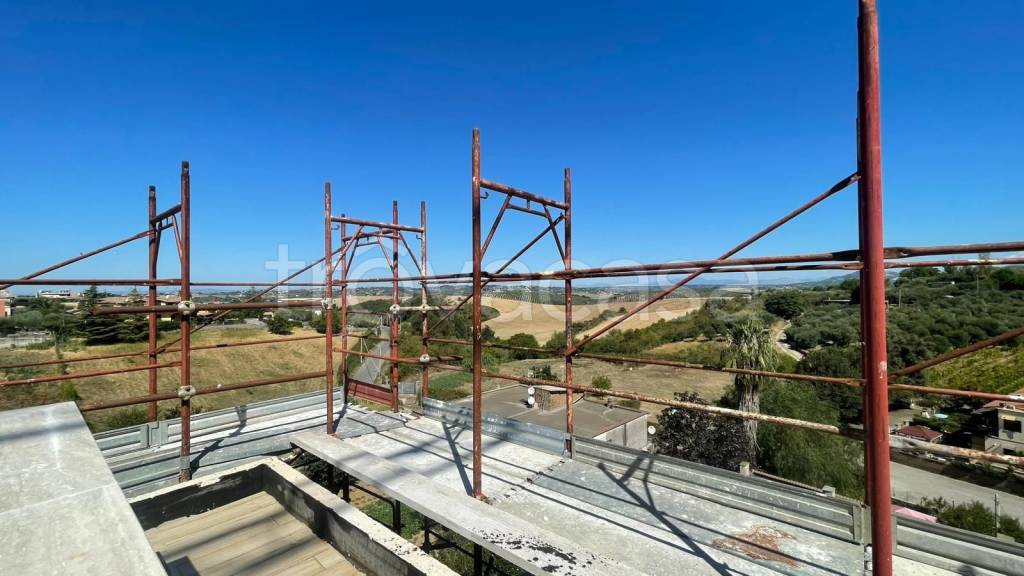 appartamento in vendita a Guidonia Montecelio in zona Marco Simone