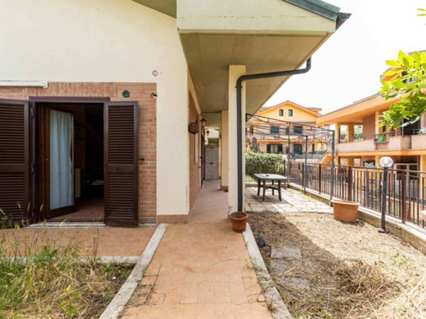 casa indipendente in vendita a Guidonia Montecelio in zona Pichini
