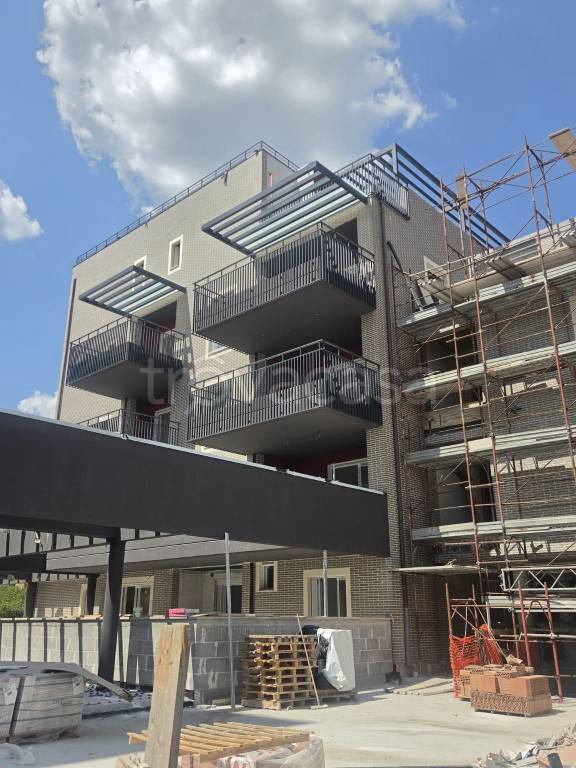 appartamento in vendita a Guidonia Montecelio in zona Guidonia