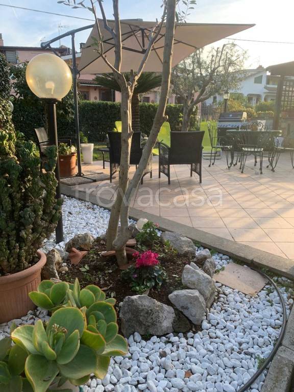 casa indipendente in vendita a Guidonia Montecelio in zona Setteville