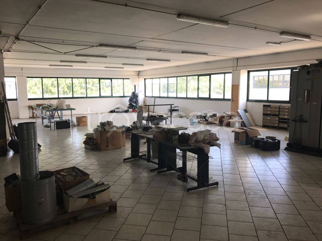 ufficio in vendita a Guidonia Montecelio in zona Colleverde