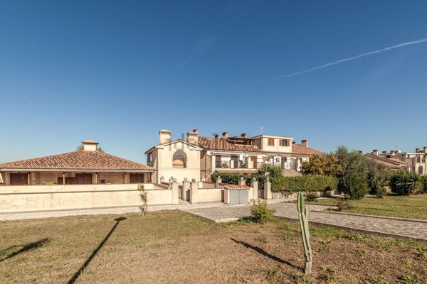 appartamento in vendita a Guidonia Montecelio in zona Marco Simone