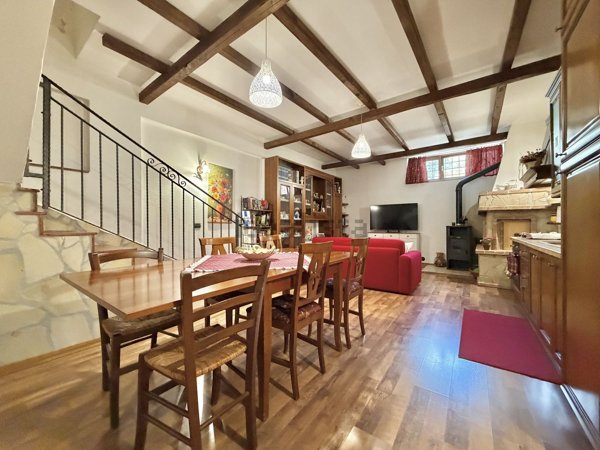 casa indipendente in vendita a Guidonia Montecelio in zona Setteville
