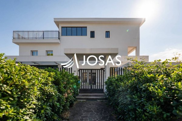 casa indipendente in vendita a Guidonia Montecelio in zona Montecelio